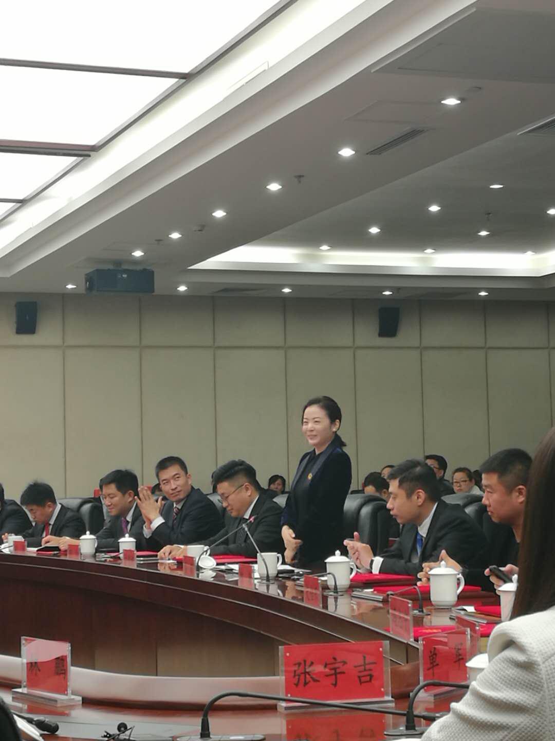 会上 新当选的吉慧榕会长做了发言,金融服务商会